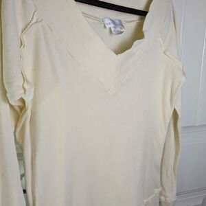 Soft Surroundings Cream Ribbed Wide  V-Neckline Long Cuffed Sleeve Top Sz:L